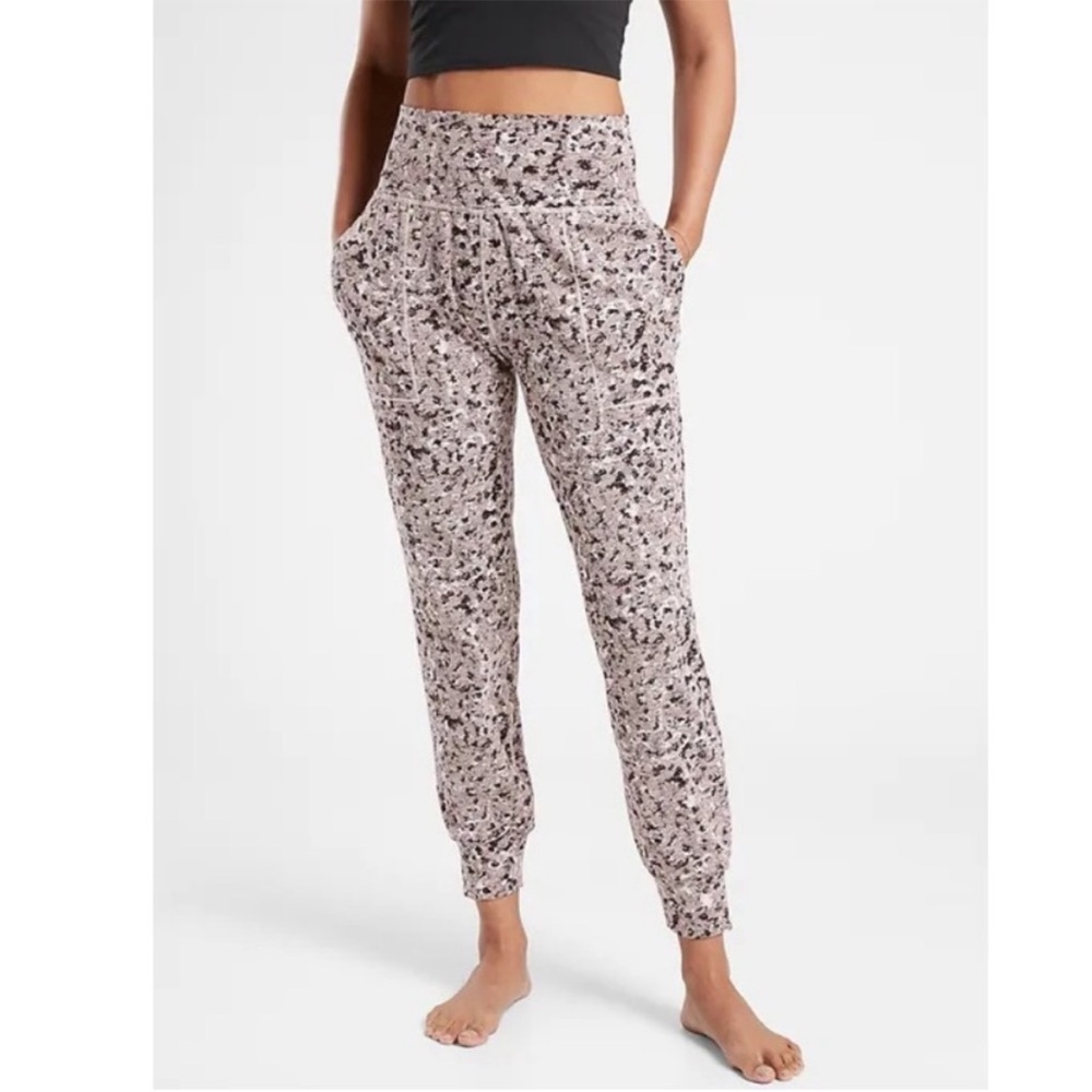Athleta Salutation Jogger Pants